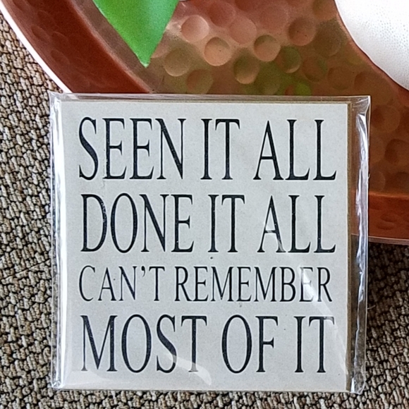 NWT Set of 2 magnets - Picture 3 of 4